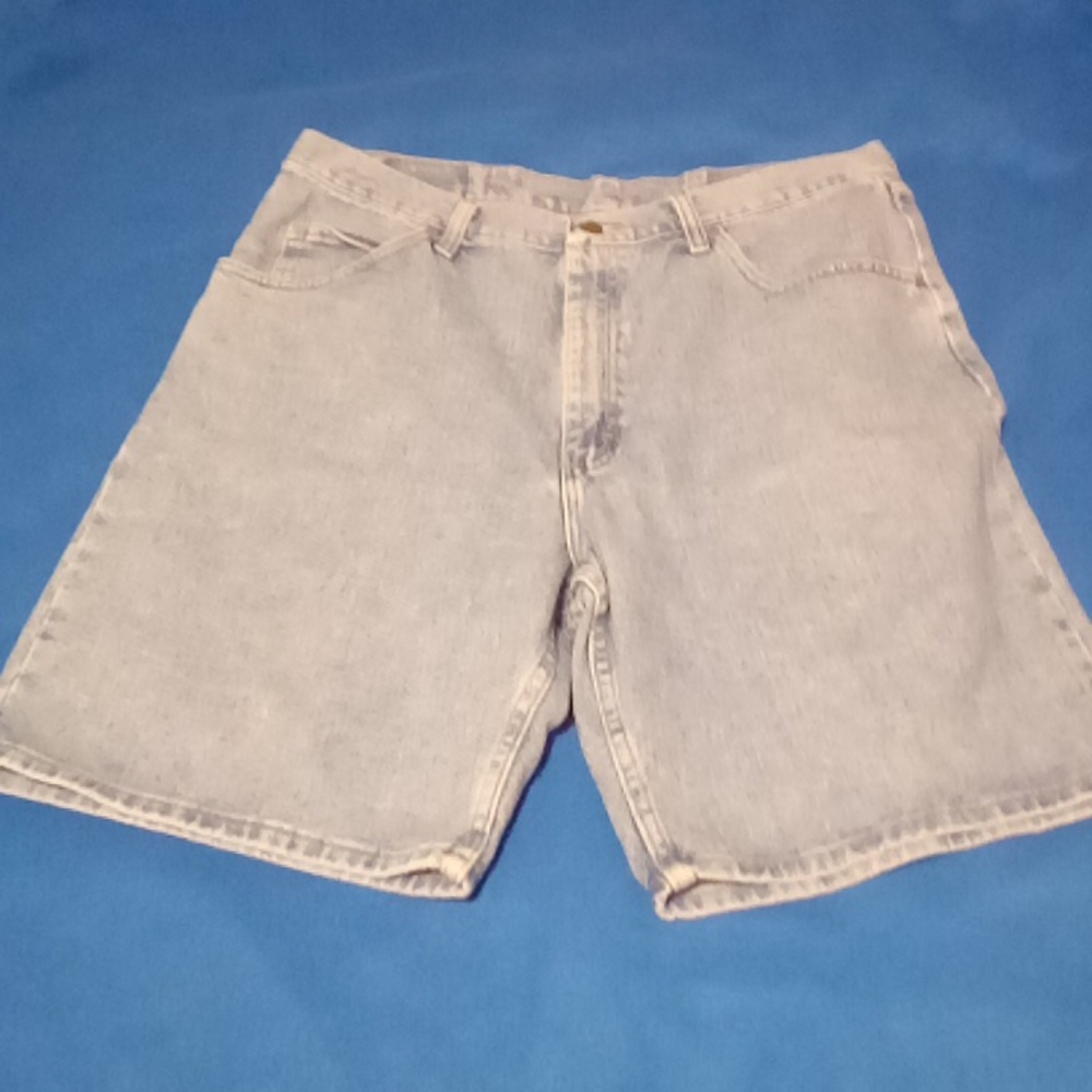 Men's Wrangler relaxed fit size 36 shorts
